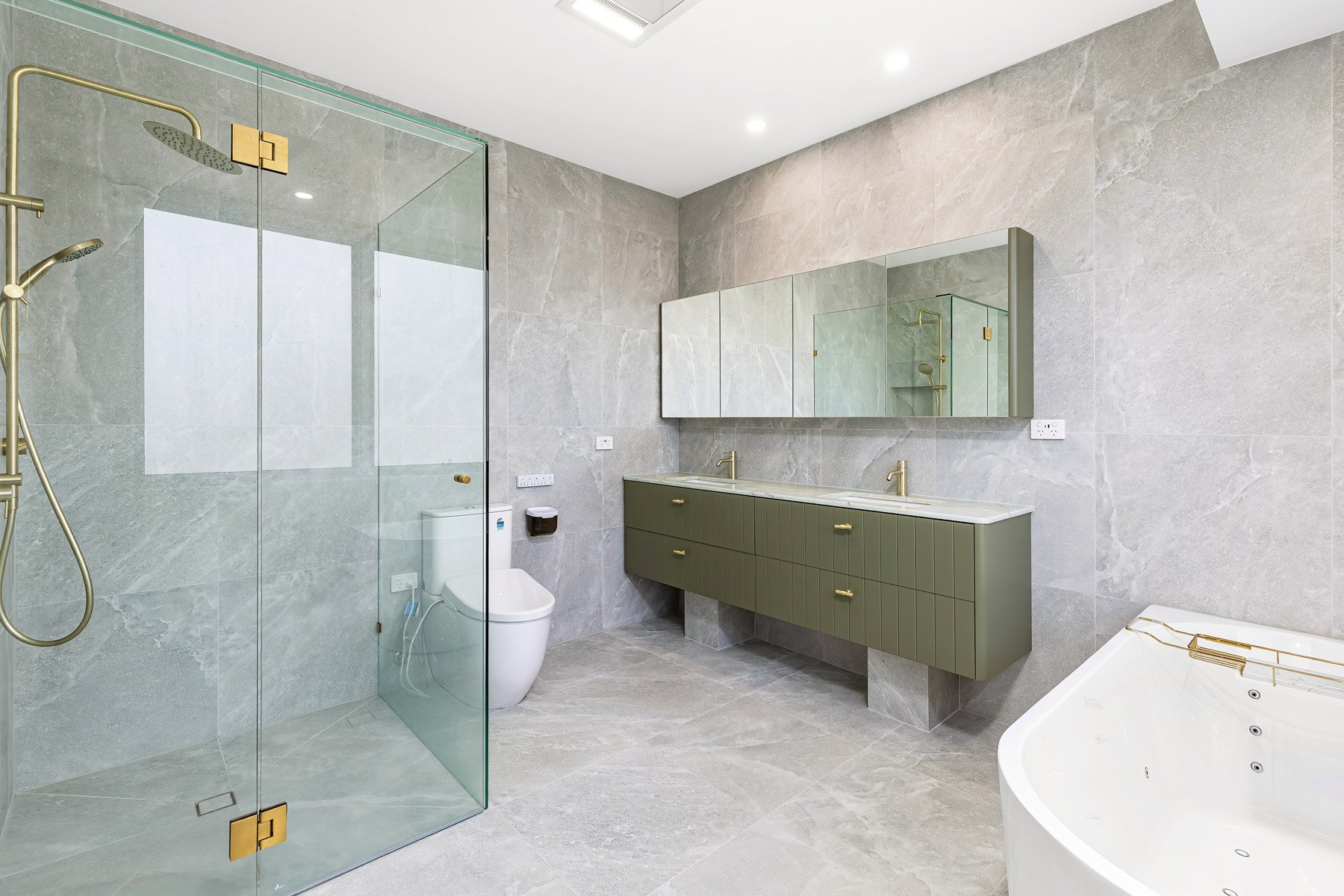 Digital-1-QLD---16-Carmel-Ct,-Broadbeach-Waters-QLD-4218,-Australia---0010.jpg