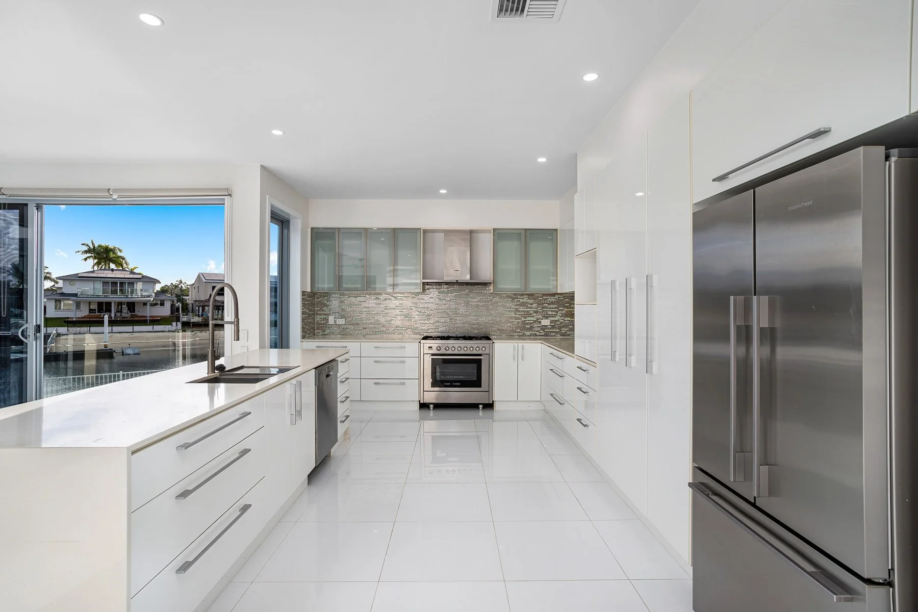 Digital-1-QLD---16-Carmel-Ct,-Broadbeach-Waters-QLD-4218,-Australia---0022.jpg