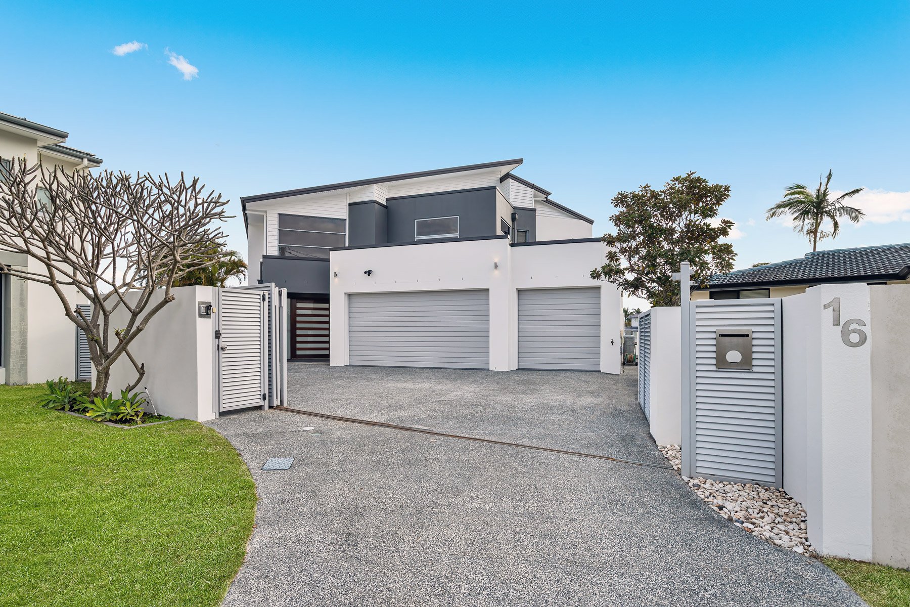 16 Carmel Ct, Broadbeach Waters QLD 4218, Australia