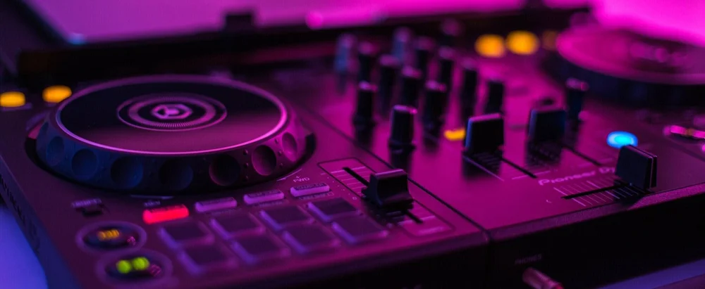 Hyr Hogtalare Och Musikanlaggning I Stockholm Dj Stockholm