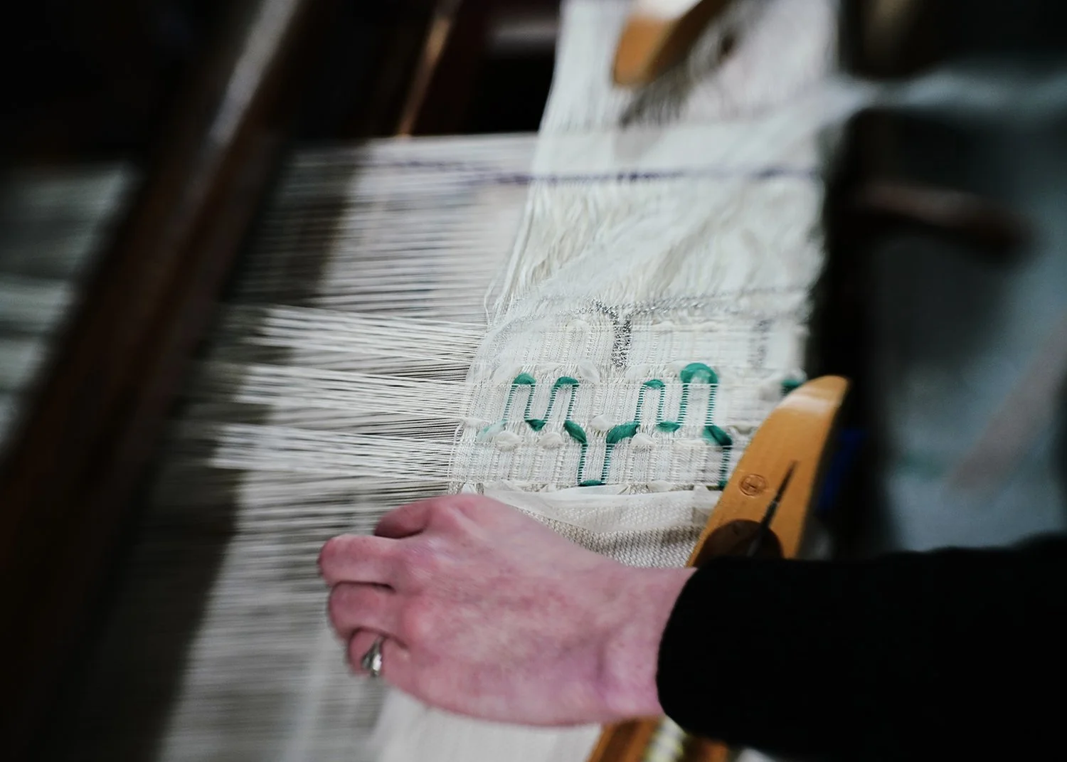 DYE-WEAVE-PLEAT-ScottishCraftCollaboration_Vevar-handweavers_3-WIPshoot_credit_RUBY_PLUHAR.jpg