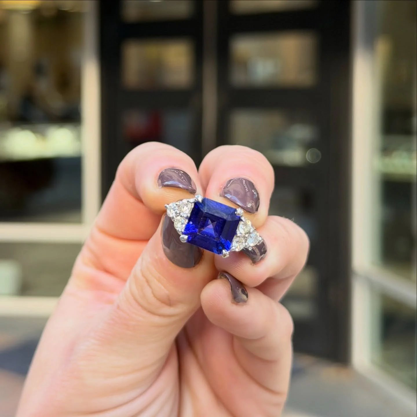 An absolute stunner. Sapphires and diamonds are a timeless duo 💎💙