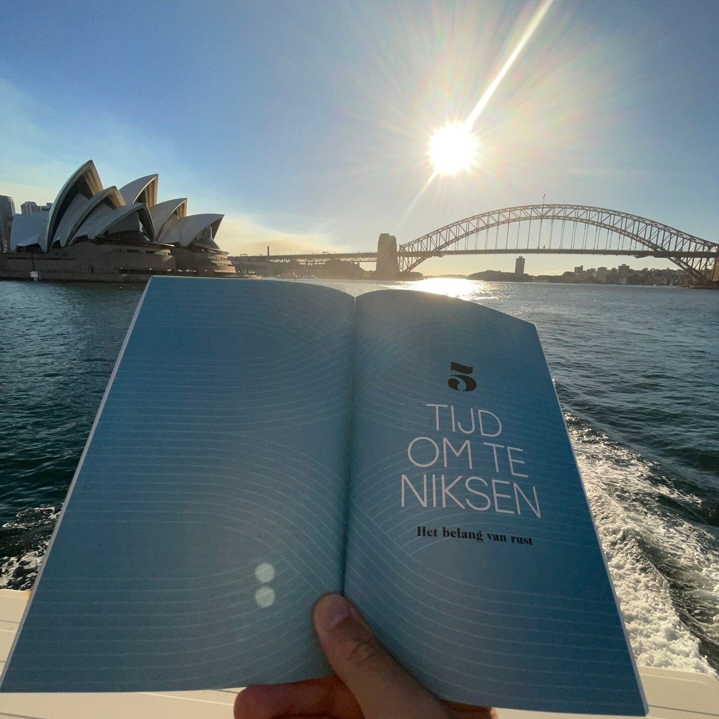Mijn boek op mijn favoriete plek in de wereld: Sydney. Dankjewel, @coen_hrrvts en @annemarije.bakker!

Sydney, mijn lievelingsplek, de plek waar het allemaal begon... het realiseren van dromen.

Jop en ik startten daar ons trainingsbureau. We huurden