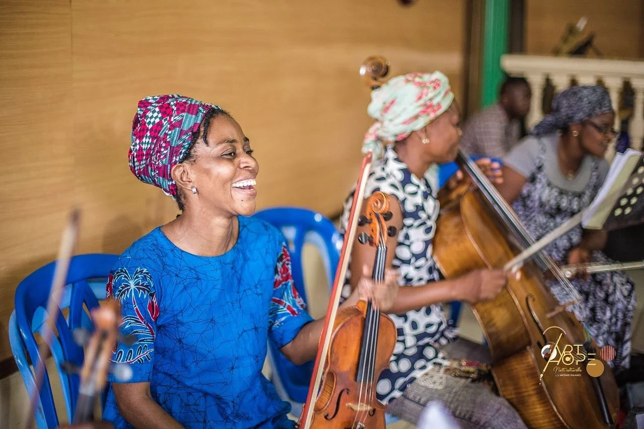 Art of Hope, fruit d'une belle rencontre entre MNKF Creatives (@mnkfcreatives), Music Beyond, inc (@musicbeyond_org) &amp; Malabo Arts &amp; Culture (@malaboarts). 

Créer en 2019, première Édition à Kinshasa, son objectif est d'envoyer un messag