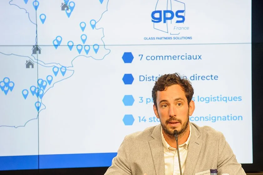 Iban Larraburu, Directeur Général de Glass Partners Solutions s'adressant aux cadres et aux actionnaires du groupe