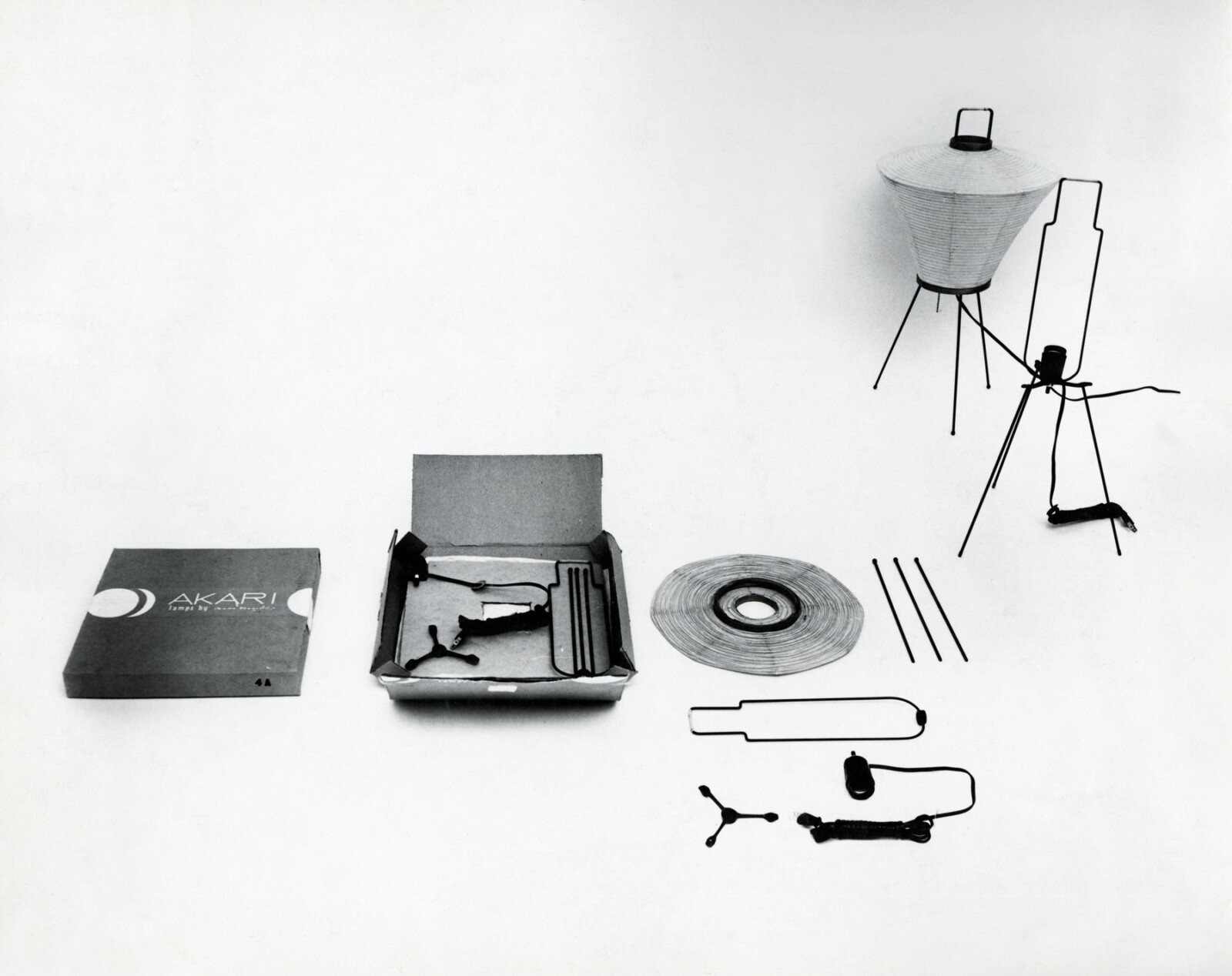  Akari 5A (designed 1952) with its box and elements. Source:  Noguchi Museum  