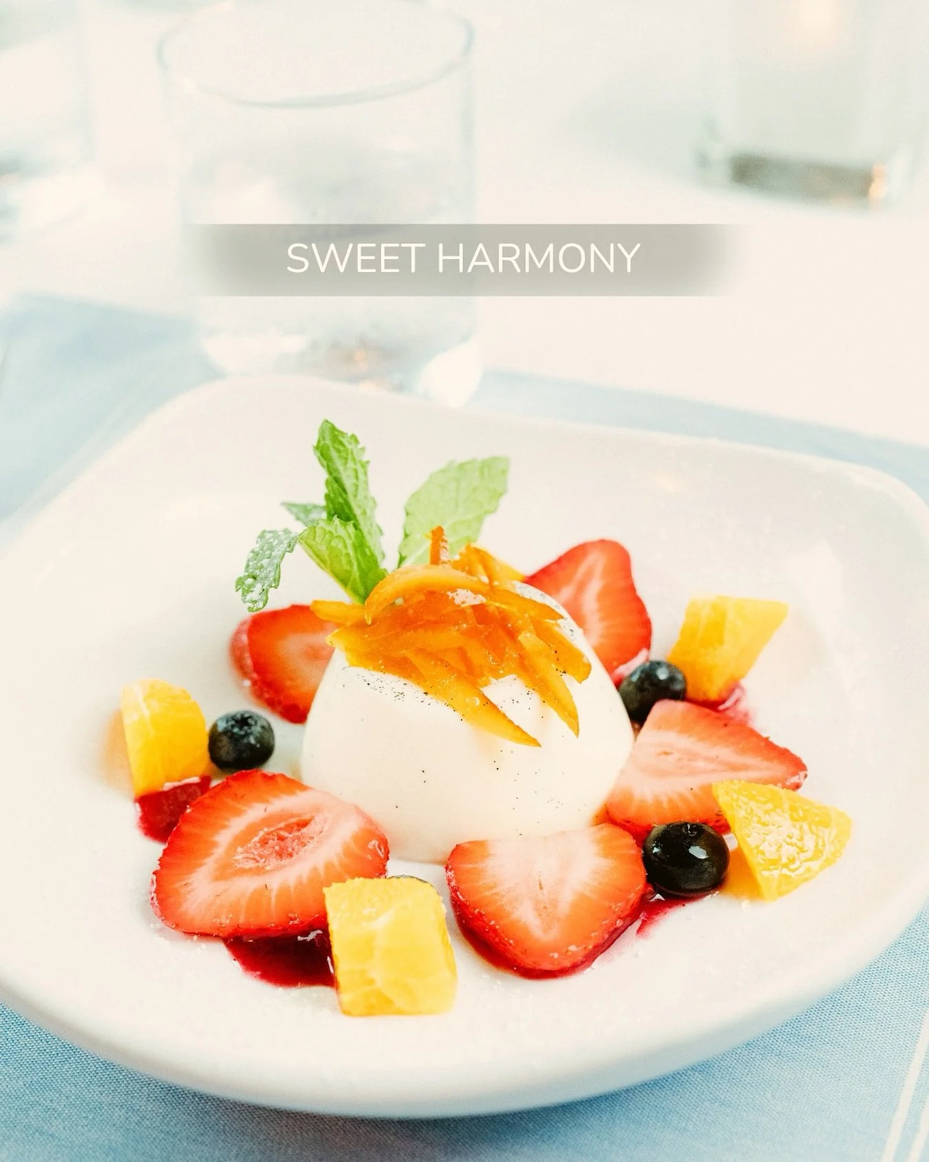 Soft. Sweet. Seductive.
Let Panna Cotta Frutta di Bosco be your moment of pure indulgence.