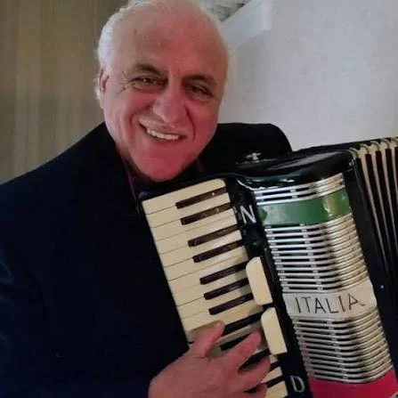 NICK is back! Tonight thru Tuesday, November 18th. Nick Desiderio singing all your favorite Italian standards with Amore!  Reserve asap at 843-715-2172 or at RESY.COM.  #NickDesiderio #vivaitalia #italianmusic #ciboitaliano❤️ #vinobuono #amici #nunzi