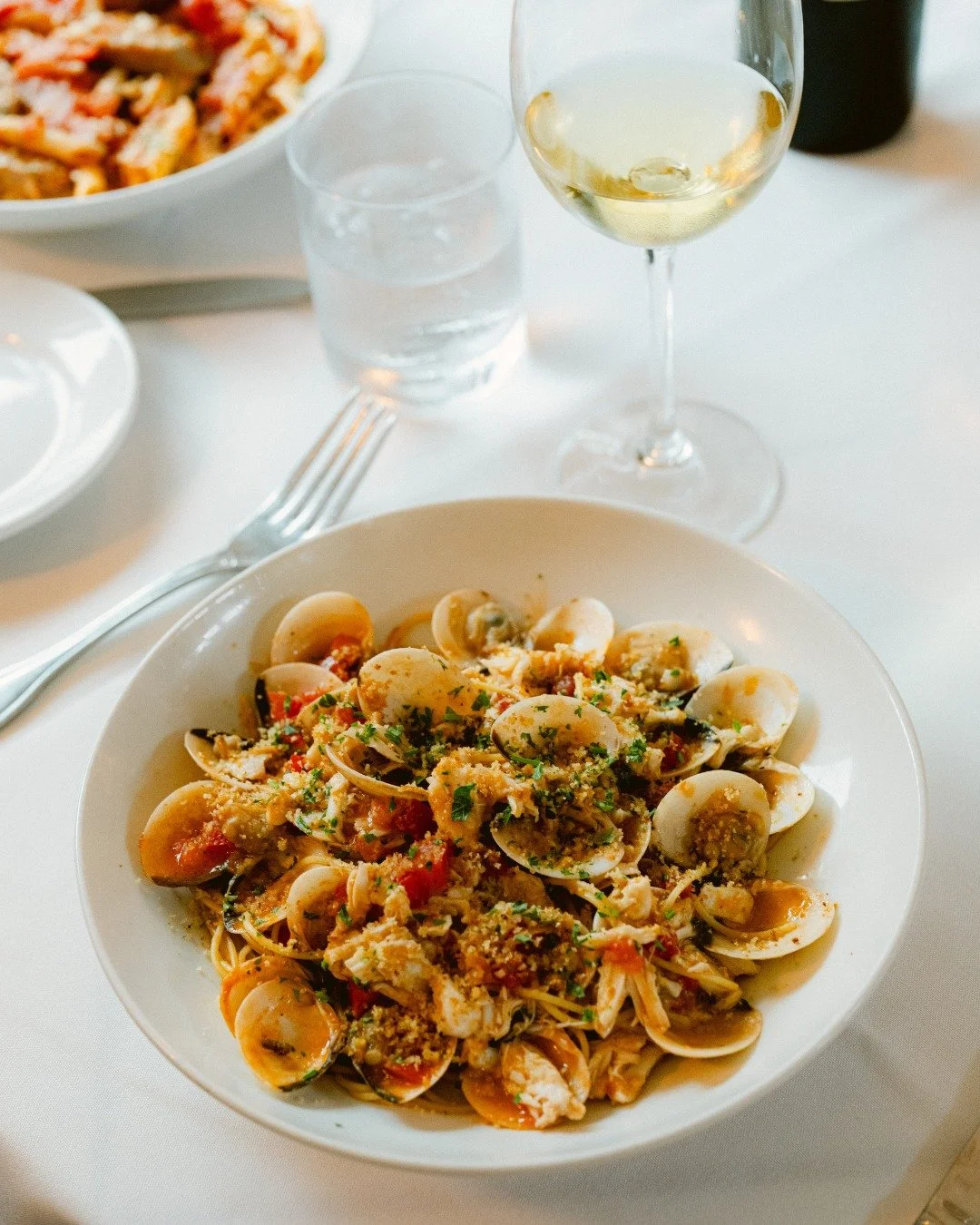 Spaghettini Amalfitana con Vongole...
The collection of whites  are perfect with shell fish and seafood menu selections.

#italiancuisine #italianrestaurant #ItalianDining #HiltonHeadIsland #HiltonHead