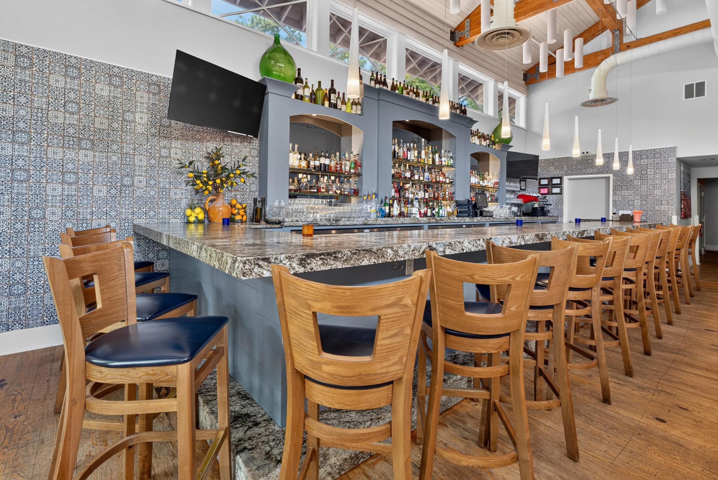 The weekend is almost here. We know just where to start. 

Join us at the bar at Nunzio Restaurant + Bar in Hilton Head Island.

#hiltonheadisland #hiltonheadrestaurants #cocktailhour #italianrestaurant #hiltonheaddining