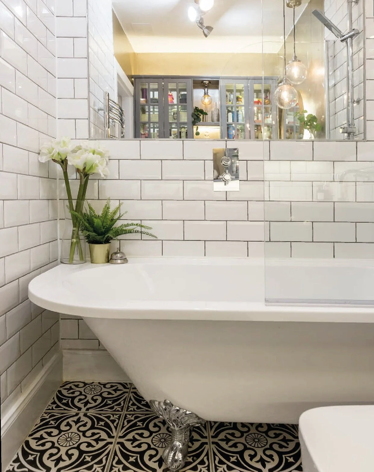It&rsquo;s Tuesday so Transformation time it is!! Ensuite. Small. No natural light. 

All things bathroom came to mind today having been asked to design three for an existing client, so welcome to a challenge closer to home that was my very own ensui