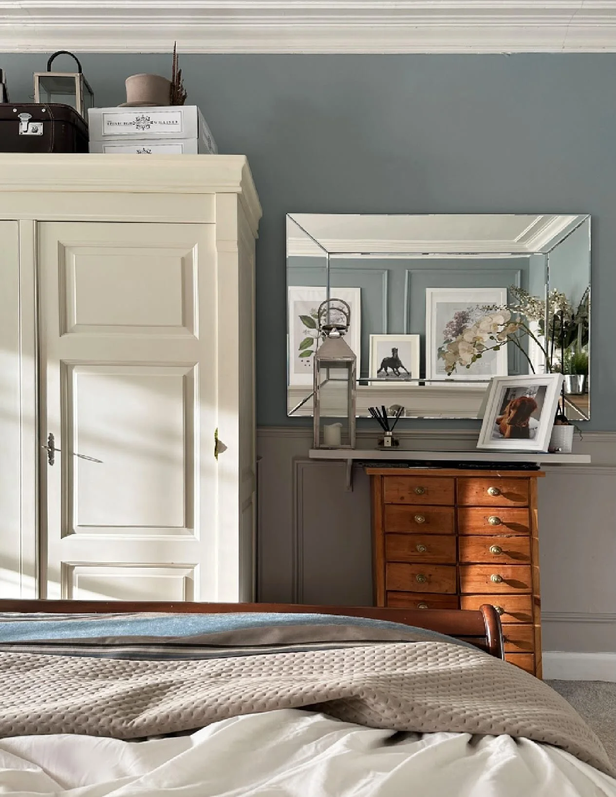 Slow Sunday Spring moments at home&hellip;

Just quiet times here as it&rsquo;s been a work/life whirlwind of late. 

Appreciating the difference. Glimmers and views that warm a heart, hope and happiness emerging, hopefully just like my bulbs outside