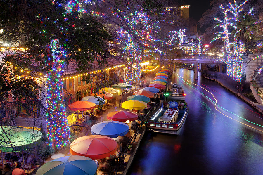 christmas-on-the-riverwalk-paul-huchton.jpg