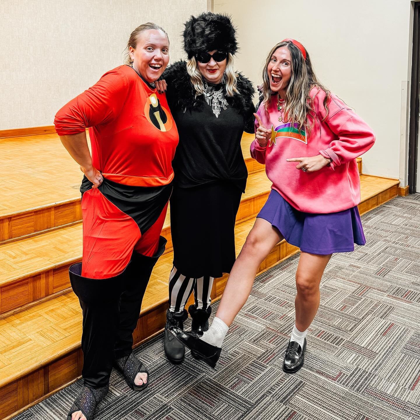 Friends don&rsquo;t let friends dress up alone. Love my people. #halloween #gravityfalls #gravityfallscosplay #mabelpines #schittscreek #moirarose