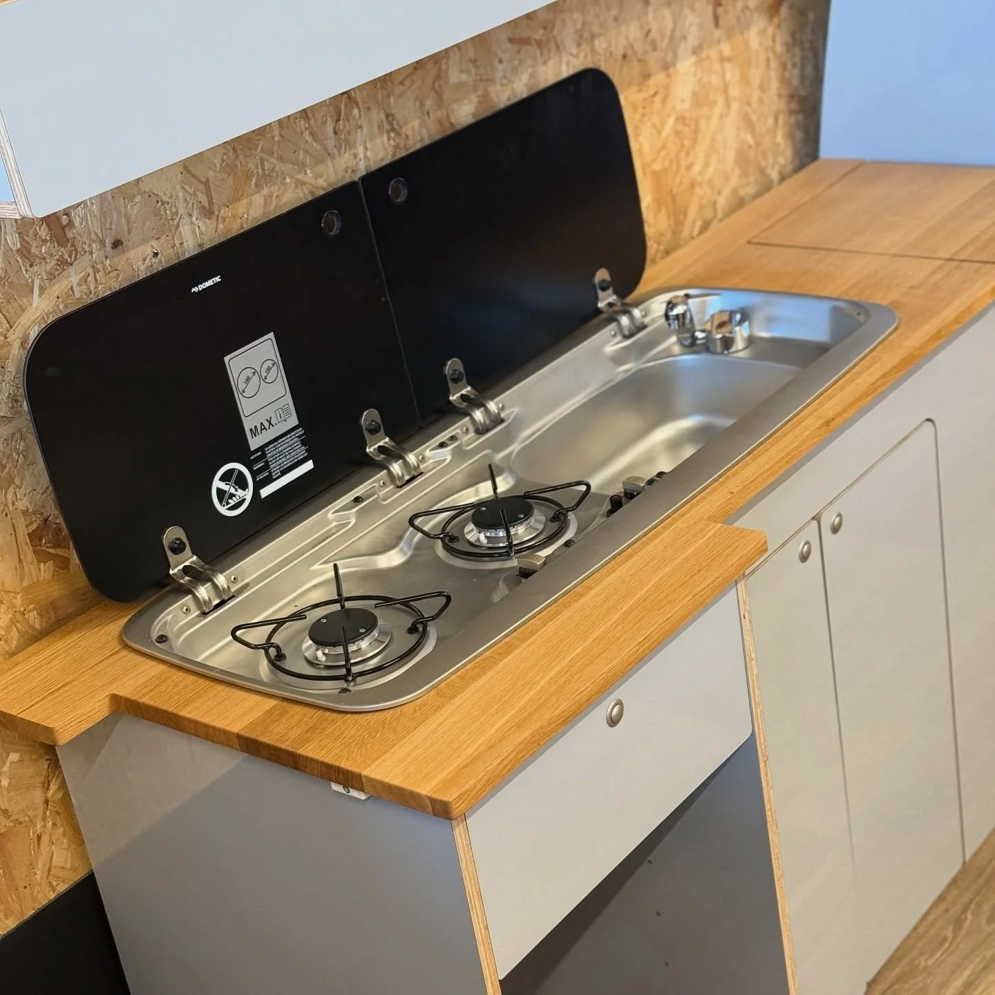 🍳 Dometic 9222 Sink &amp; Hob Update 🍳

We have recently been notified by our suppliers that the Dometic 9222 sink/hob has had an update to now include an automatic gas shut off to comply with new regulations. 

A great safety feature, however we h