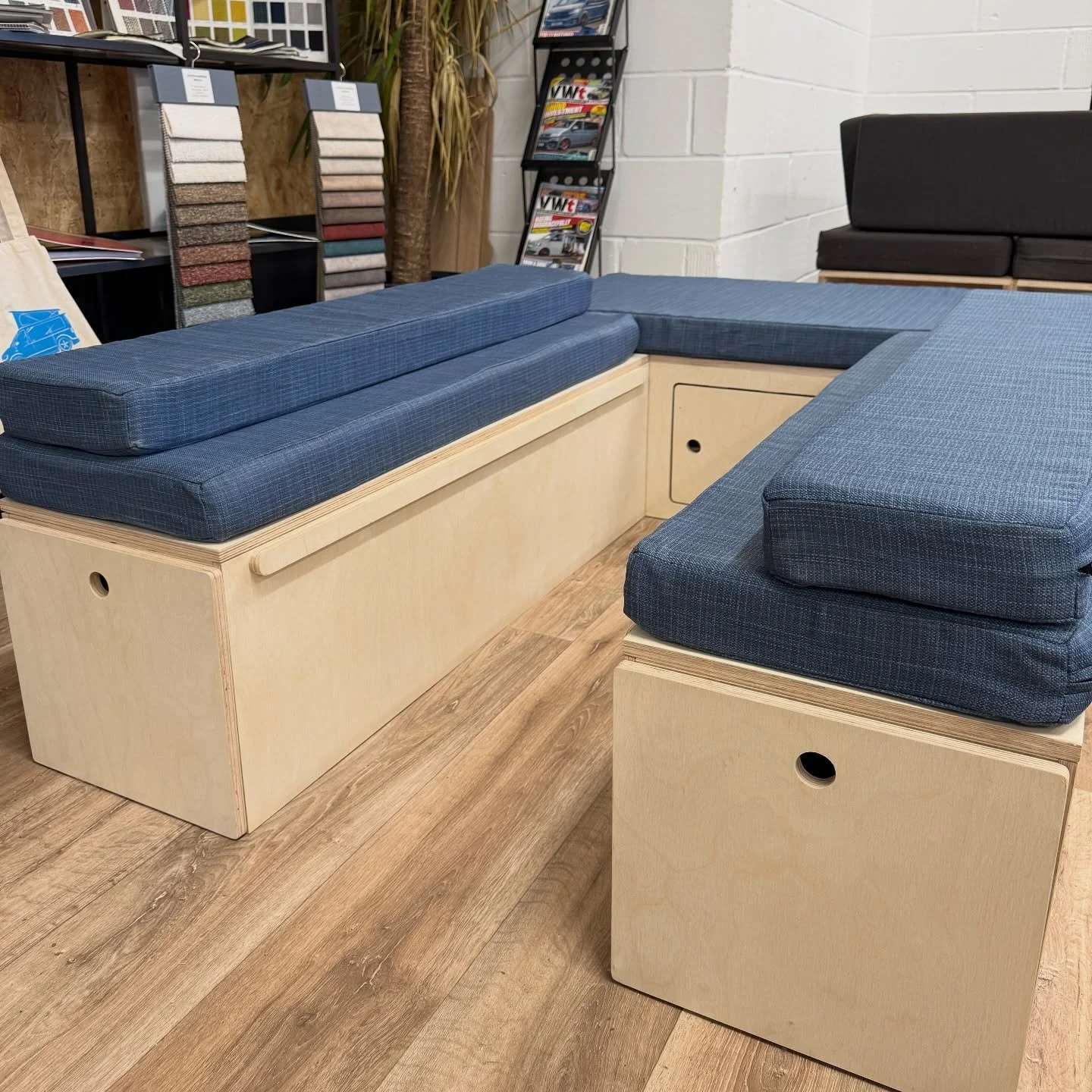 💥 IN STOCK CADDY MAXI PODS 💥

We currently have a preassembled Birch Ply Caddy Maxi Pod kit with one drawer and faux linen cover upgrade in denim available on our in stock page. 

Designed specifically for the Caddy Maxi van this kit will sit withi