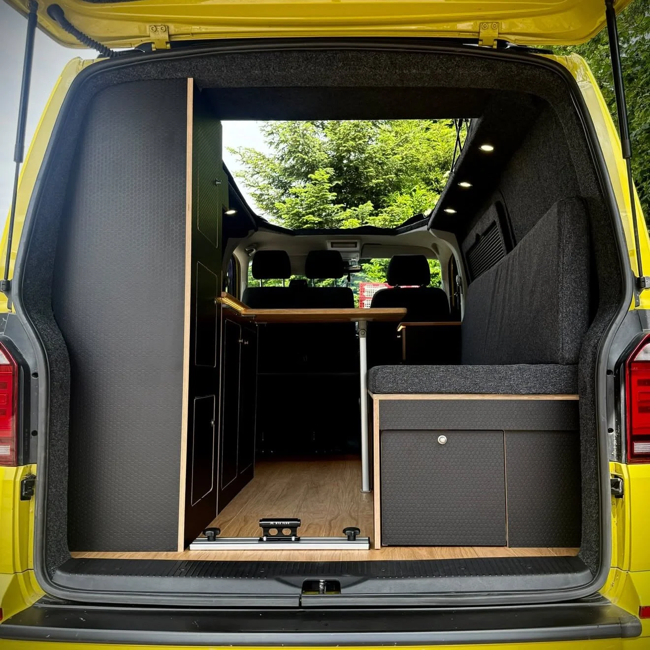 An excellent conversation recently by our stockist @mtb_vans using our Sliding Bed, Wardrobe and Cabinet Bundle. 

Maximum storage space and a nice comfy bed, what more could you need! 

Check out both the SWB and LWB versions over on the website und