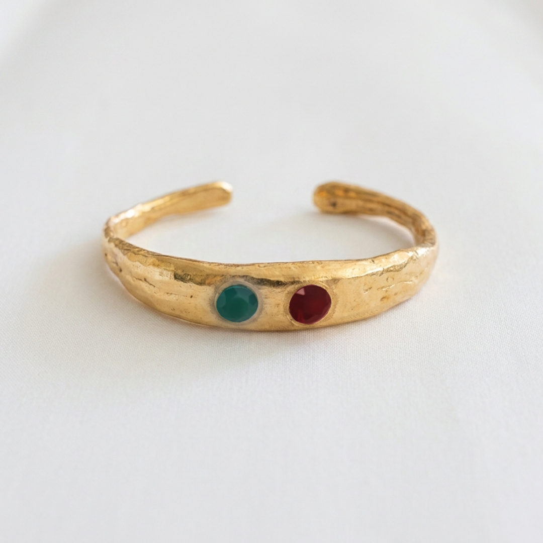 Pulsera crisopa verde y granate.png