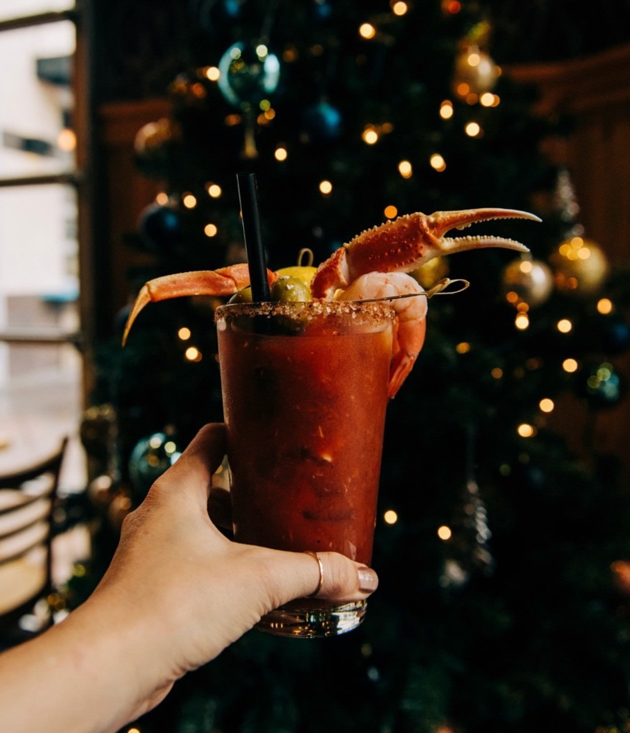 The holidays sneak up every. single. year. One minute you&rsquo;re chilling, the next minute you&rsquo;re in a group chat trying to pick a date that works, who&rsquo;s bringing what&hellip; you know the panic

So here&rsquo;s your shortcut: book your