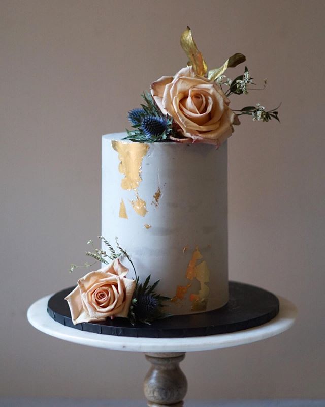 Peaches, blues, concrete grey, a touch of gold. So in love with this one. Quickly becoming my signature cake and most popular order, thank you 🙏🏼 .
.
.
.
.
#concretecake #moderncake #cakeart #cakedesign #floralcake #manchestercakes #cheshirewedding