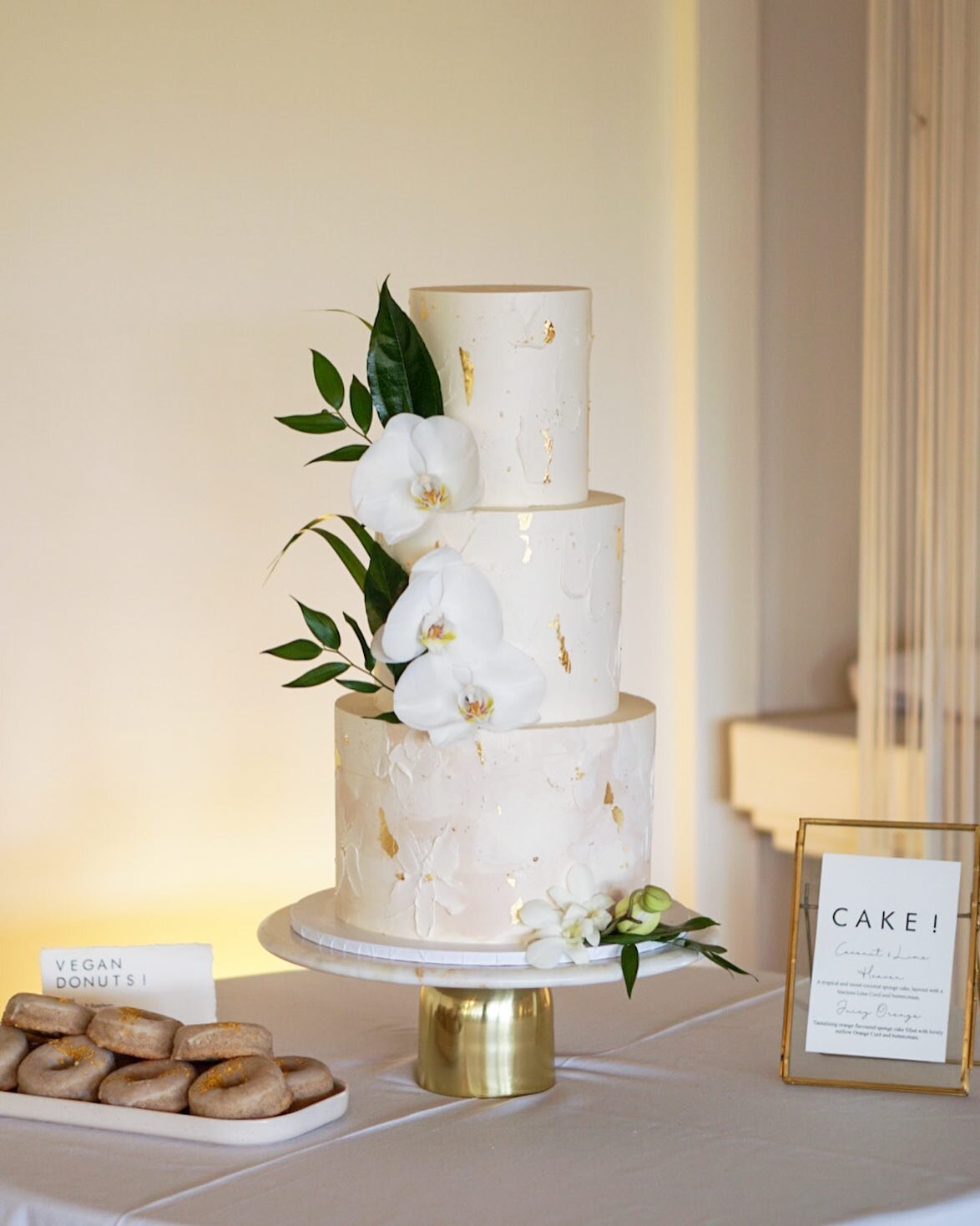 Tropical texture. Loved creating this for Jess &amp; Luther last week @combermereabbeyweddings . Textured buttercream with hints of gold and adorned with some gorgeous orchids from @reddoordesignflowers. 
.
.
.
.
#texturedbuttercream #modernweddingca