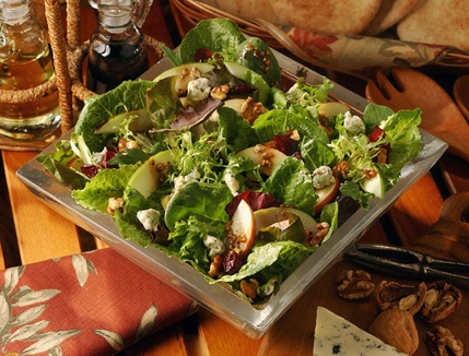Green_Salad_with_Mozzarella_and_Tomatoes.jpg