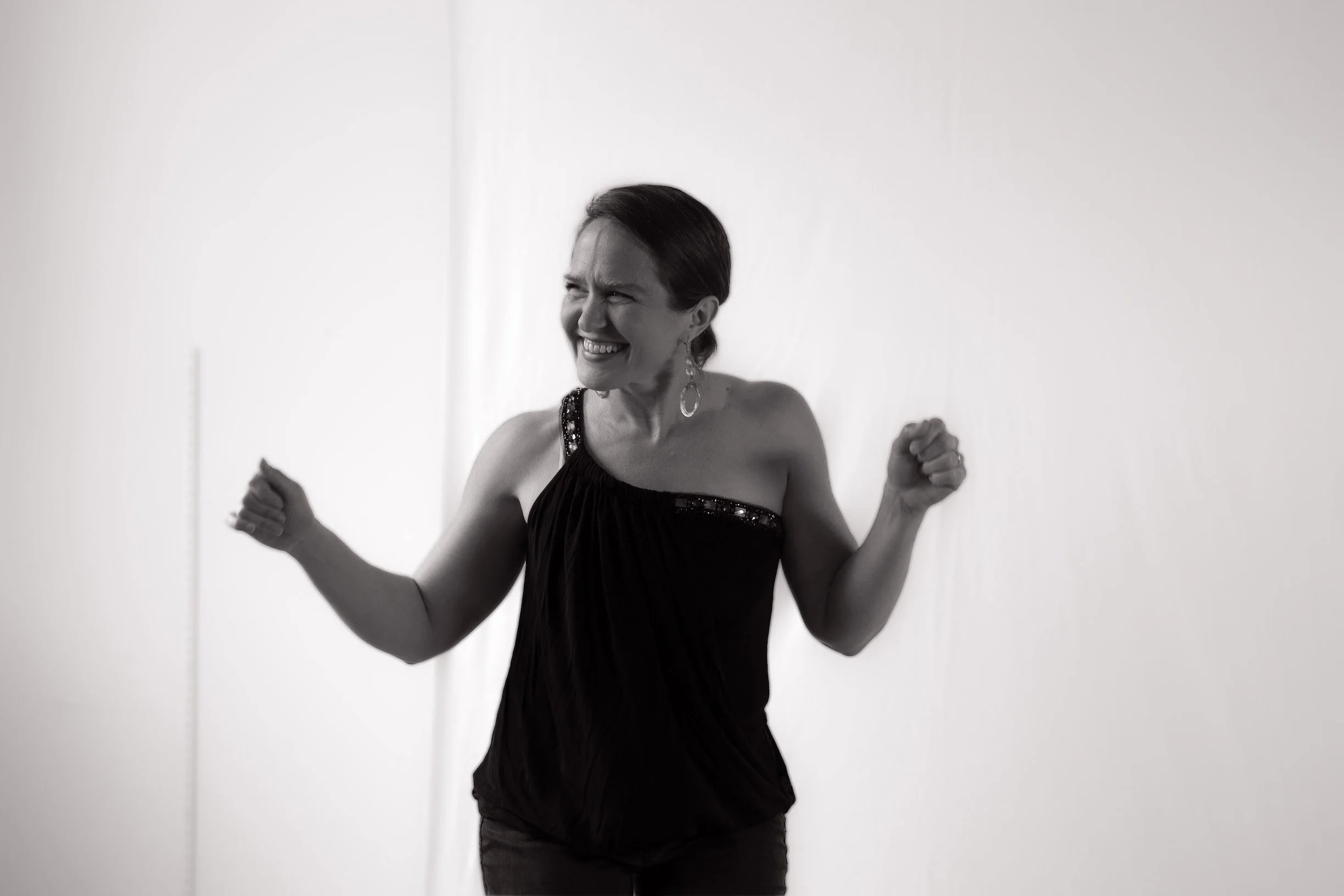 SYREN's Lynn Peterson Teaching Contemporary Forms