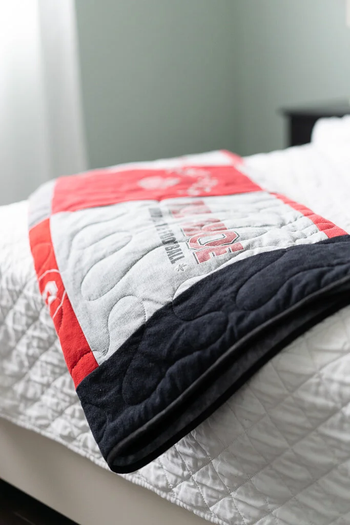 TShirt Blankets vs. TShirt Quilts What's The Difference? — Keepsake