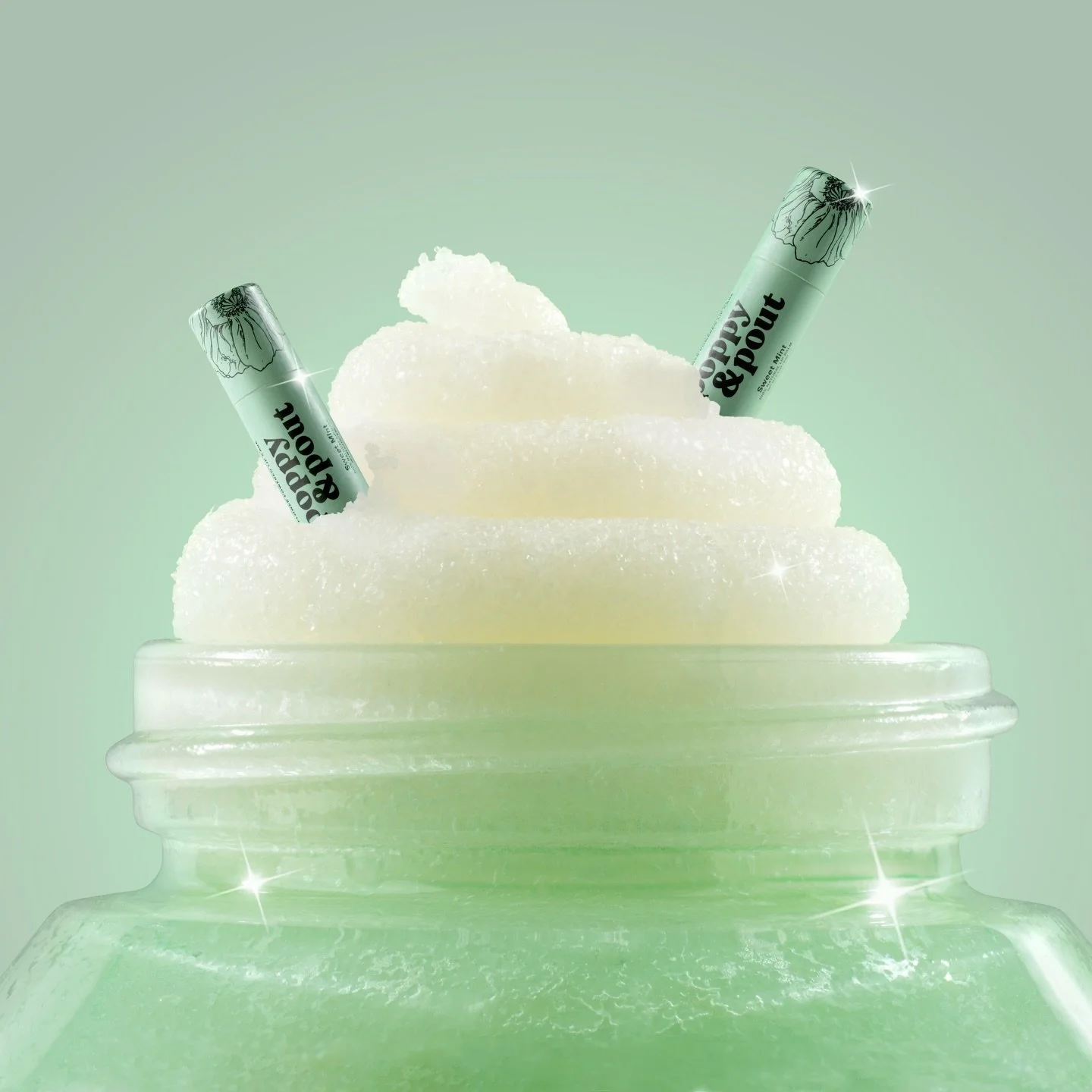 I&rsquo;ve had this photo idea in mind for a couple months and finally had a moment to try it out. I love mini things and anyone who knows me knows that high squeaky voice I get when I see something mini. 

Featuring @poppyandpout&rsquo;s lip scrub a