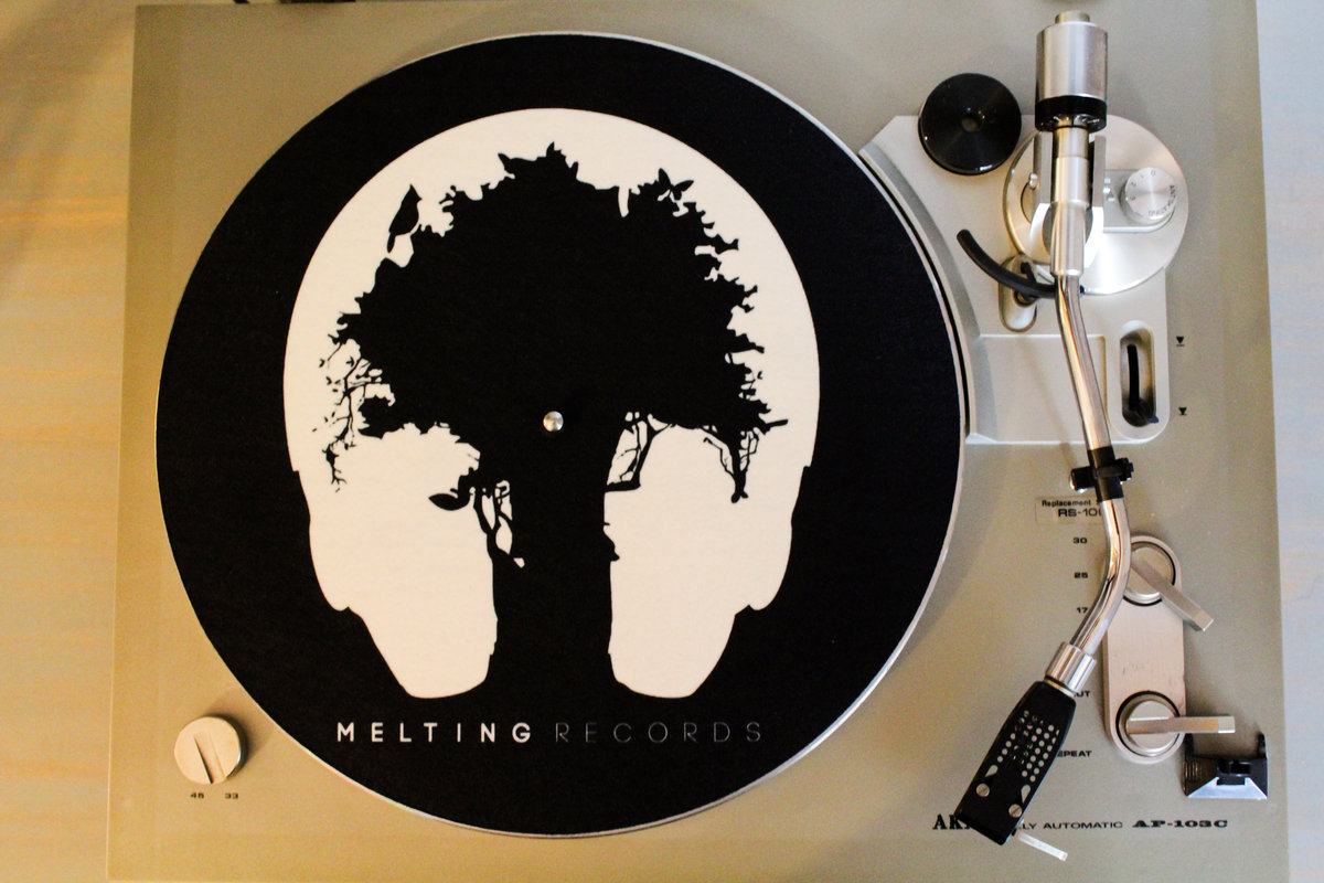 MR slipmat black.jpg