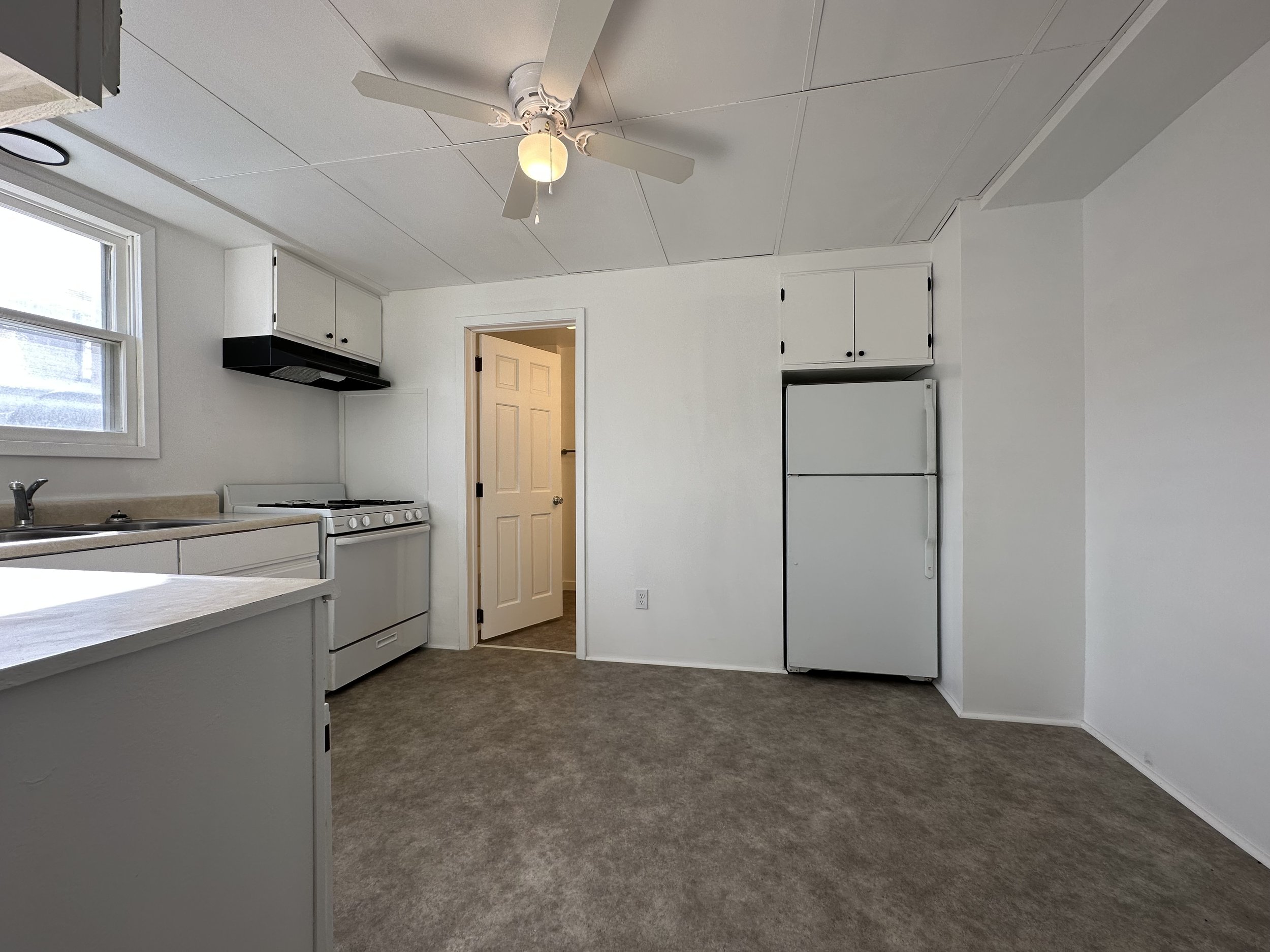 2-Kitchen.jpeg