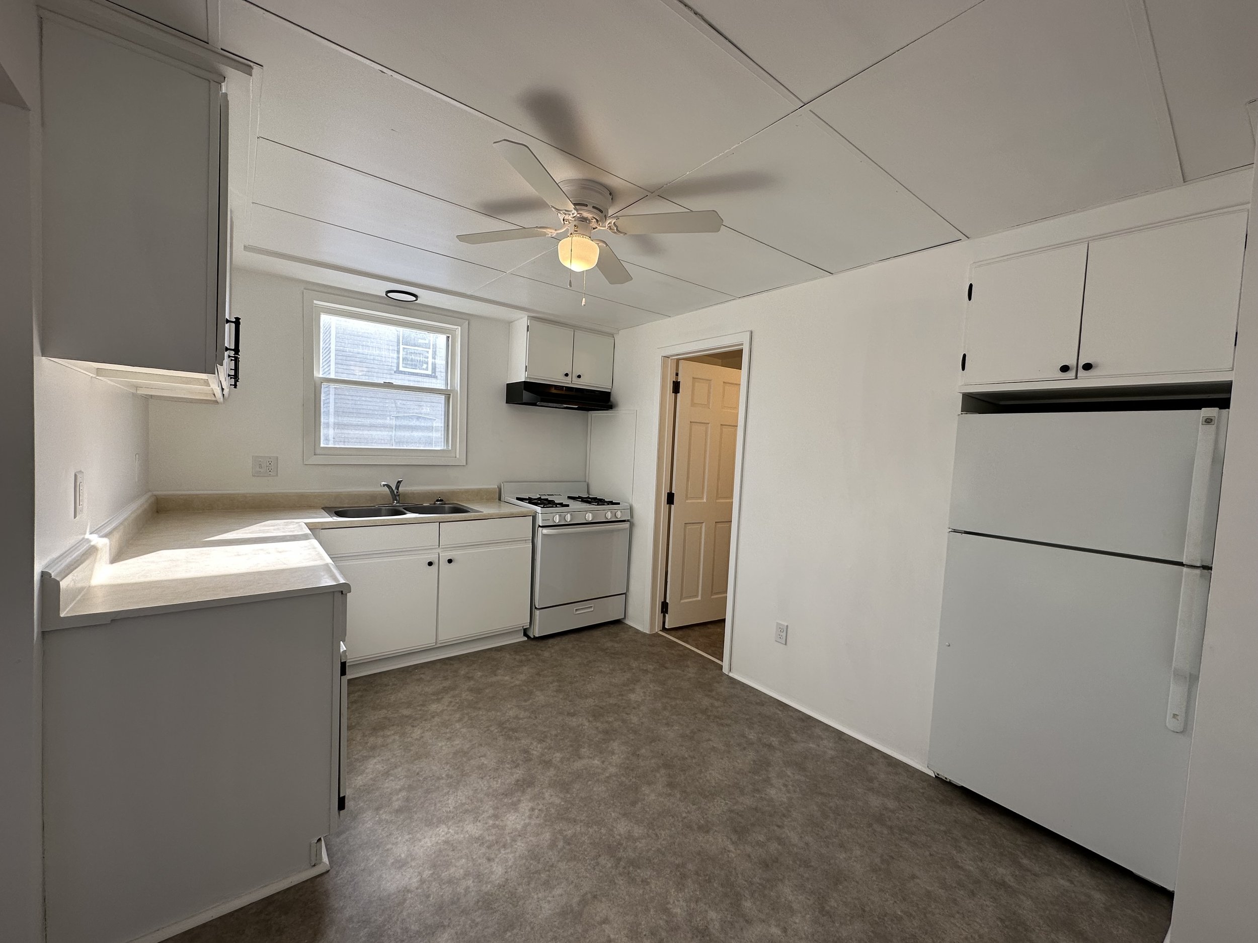 4-Kitchen.jpeg