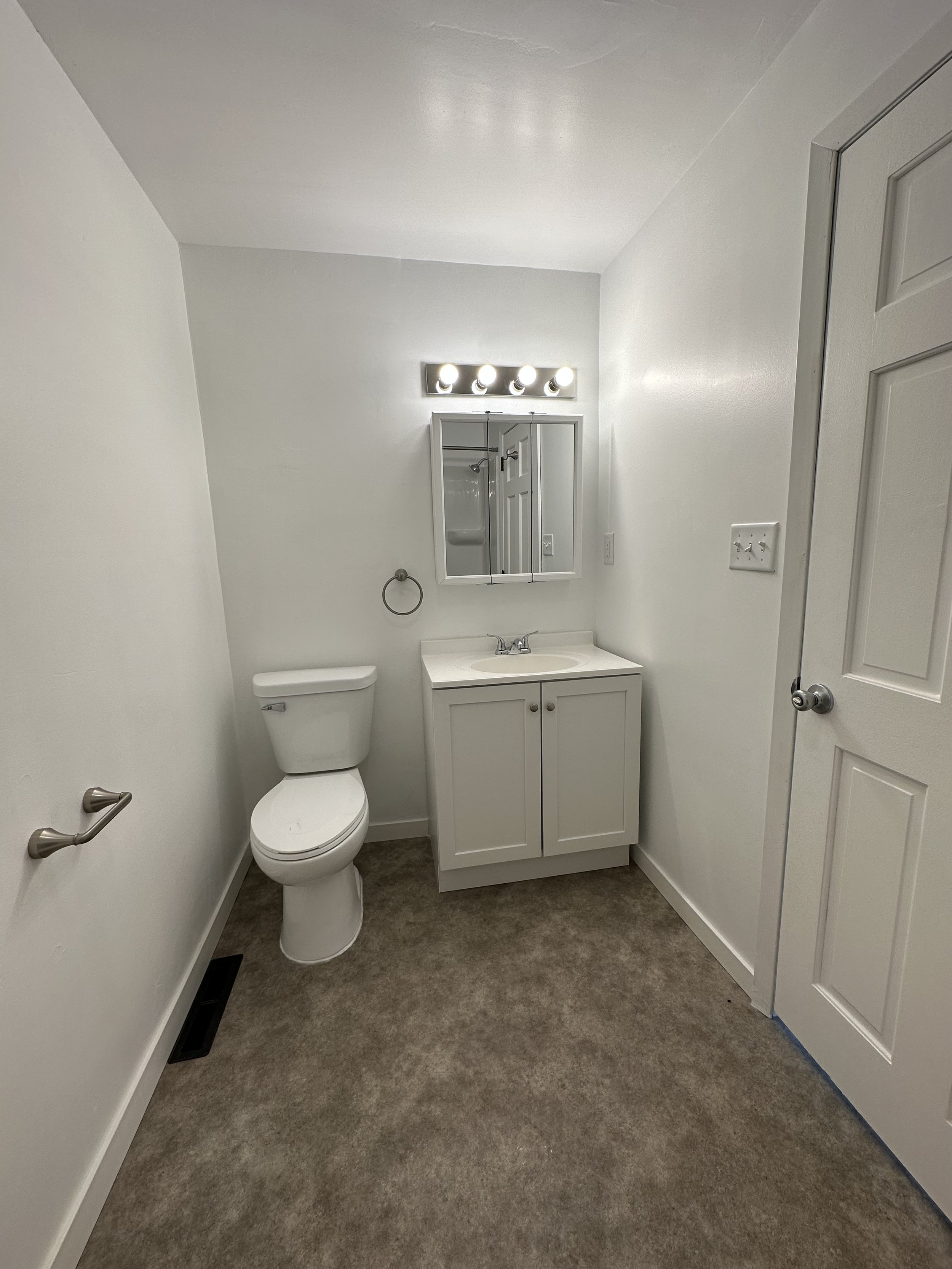 5-Bathroom.jpeg