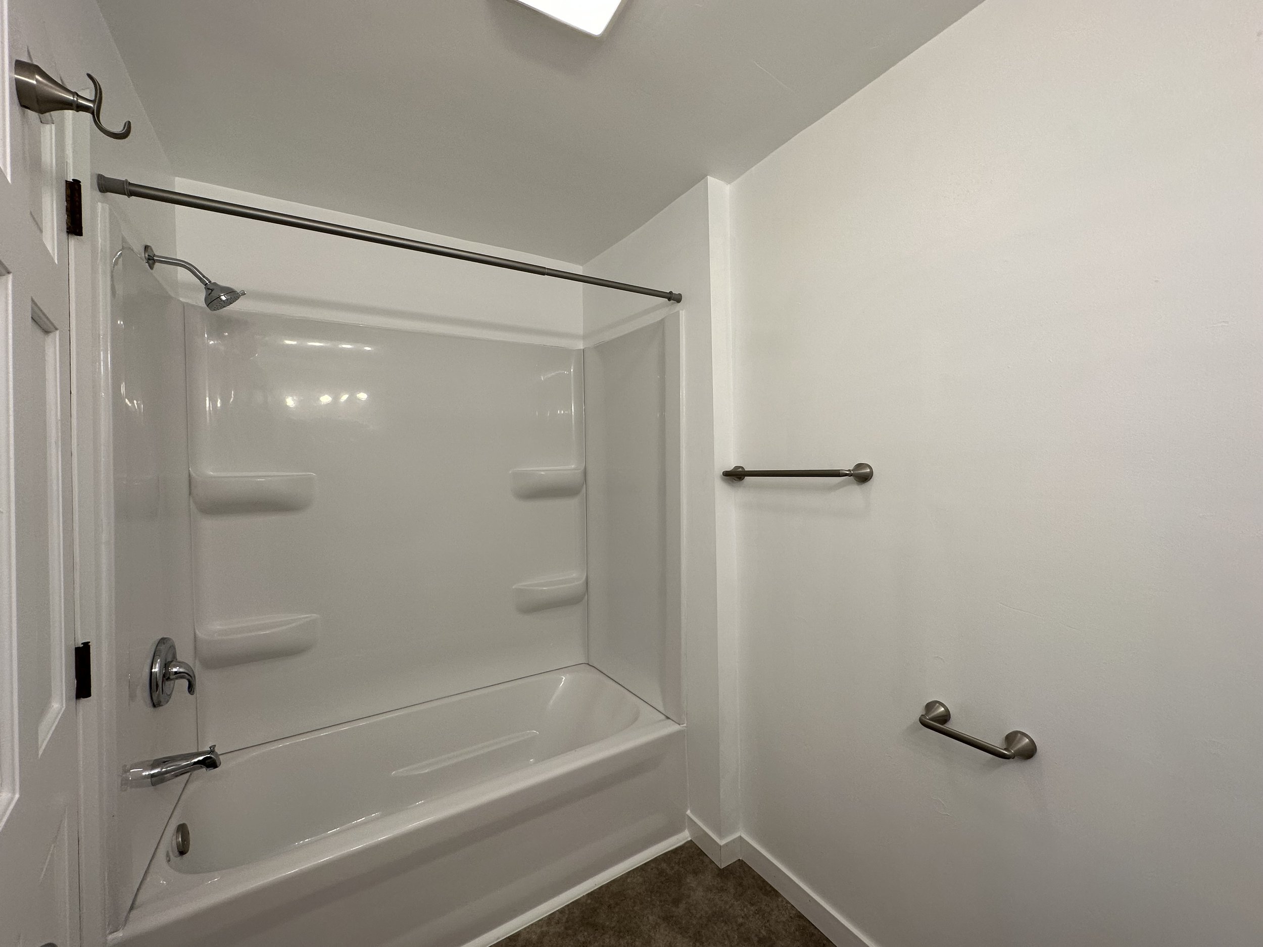 6-Bathroom.jpeg