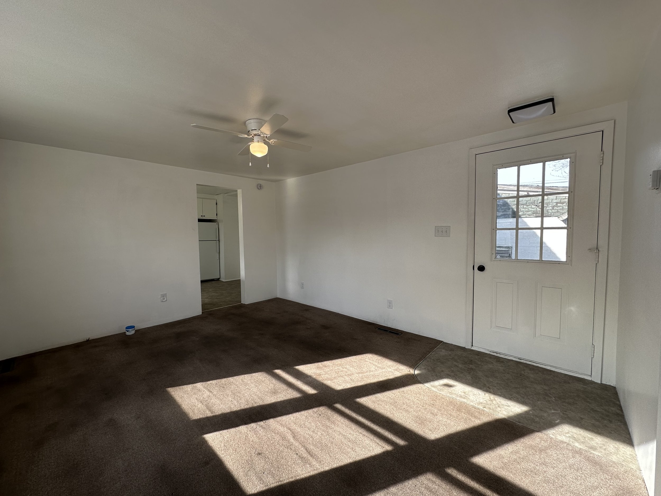 7-LivingRoom.jpeg