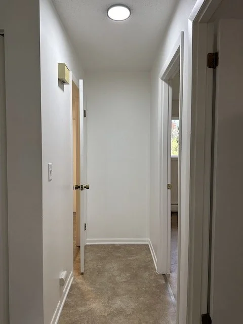 5-Hallway.jpeg