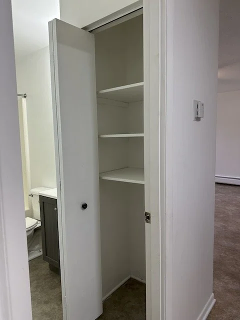 10-BathroomCloset.jpeg