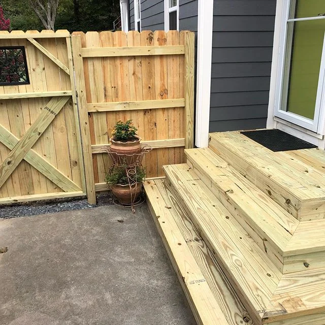 New set of steps and a fence! #treestreets #stairsdesign #fence #gate #deckdesign #backyarddesign