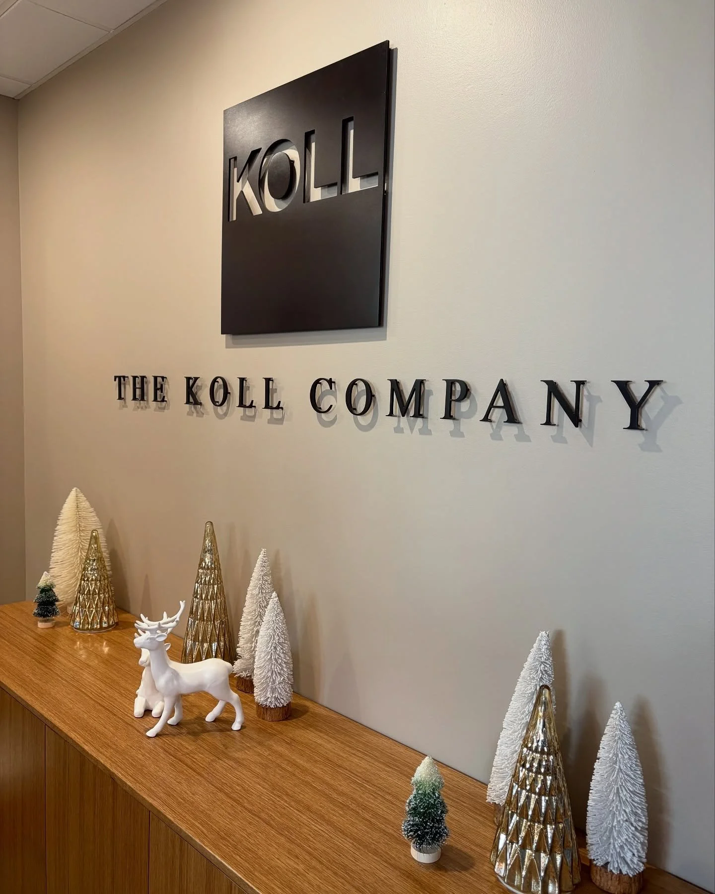 Happy Holidays from The Koll Company! Swipe for a peek at our festive decor around the office 🌲