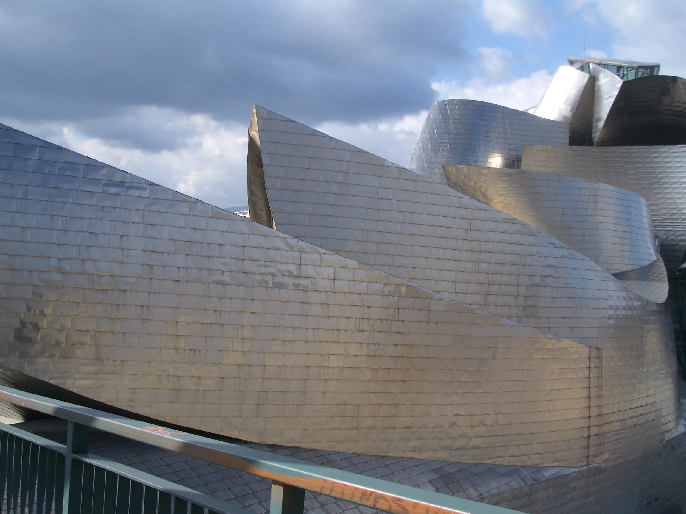 2004-11  Bilbao, view from bridge.JPG