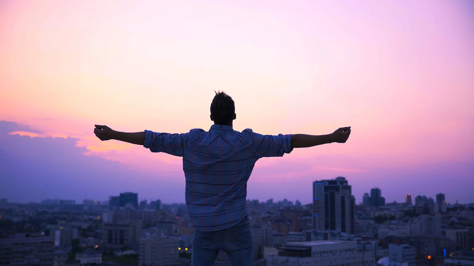 A person stands with arms outstretched against the evening sky. This could represent the emotional freedom an online therapist in Louisiana can help you accomplish. Learn more about online anxiety therapy in Colorado and other services including onli