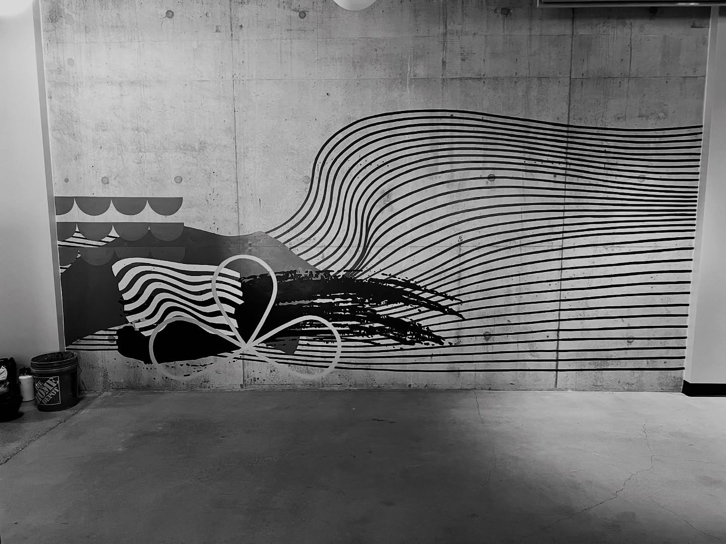a few more crispy-ispy line work pieces for our friends at @houseofsorcery 〰️ designed by house of sorcery for a tech company and painted by @bonesandgold / @overallcreative 

acrylic 🎨 on raw concrete 👀

this time of year is perfect for interior b