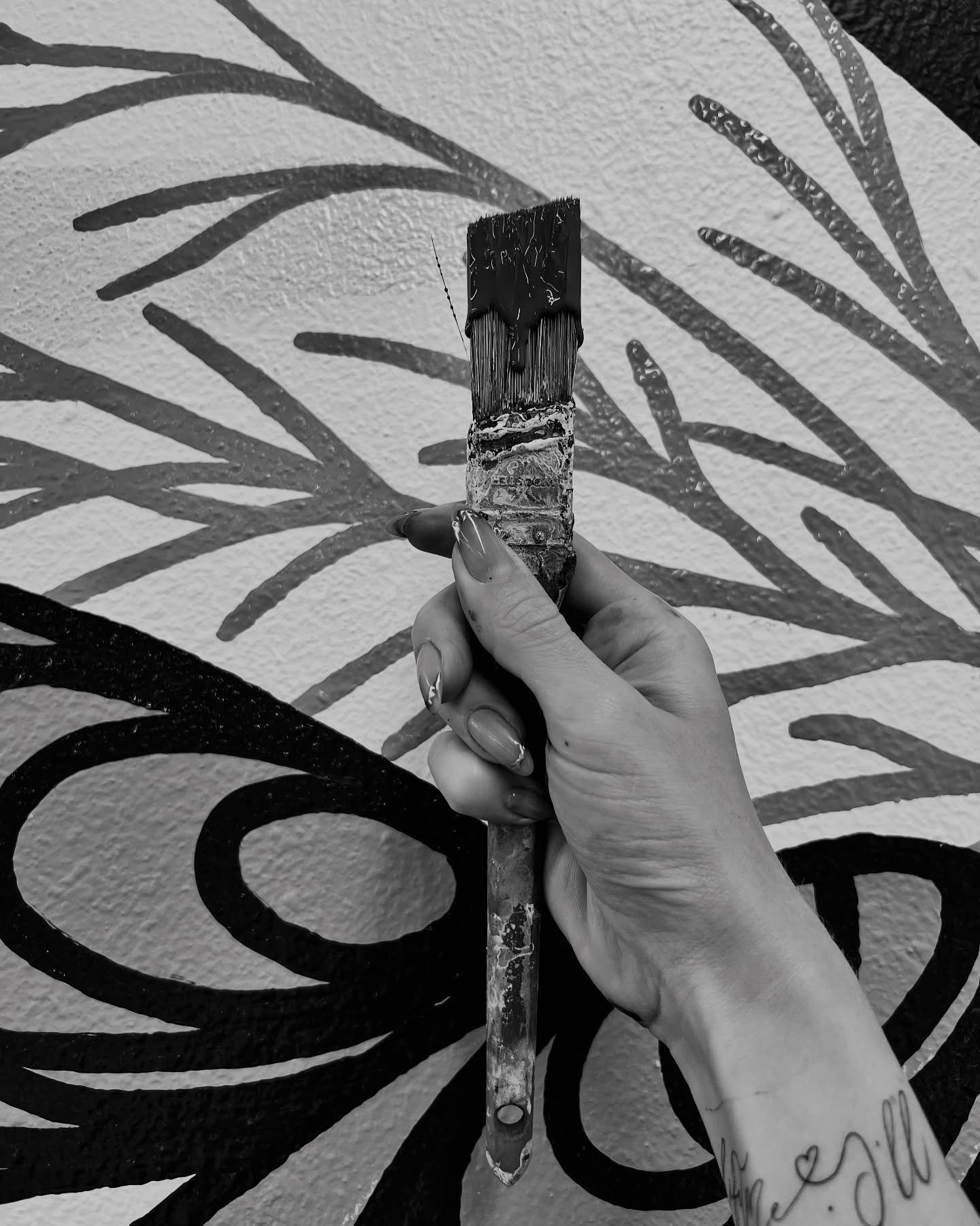 before we fully check out for ❄️😴🎁🍽️ etc&hellip; we wanted to say a public and heartfelt *merci beaucoup!* to @sarah_robbins who has brought us into the fold many times this year, to install or help her install some of her beautiful designs! a val