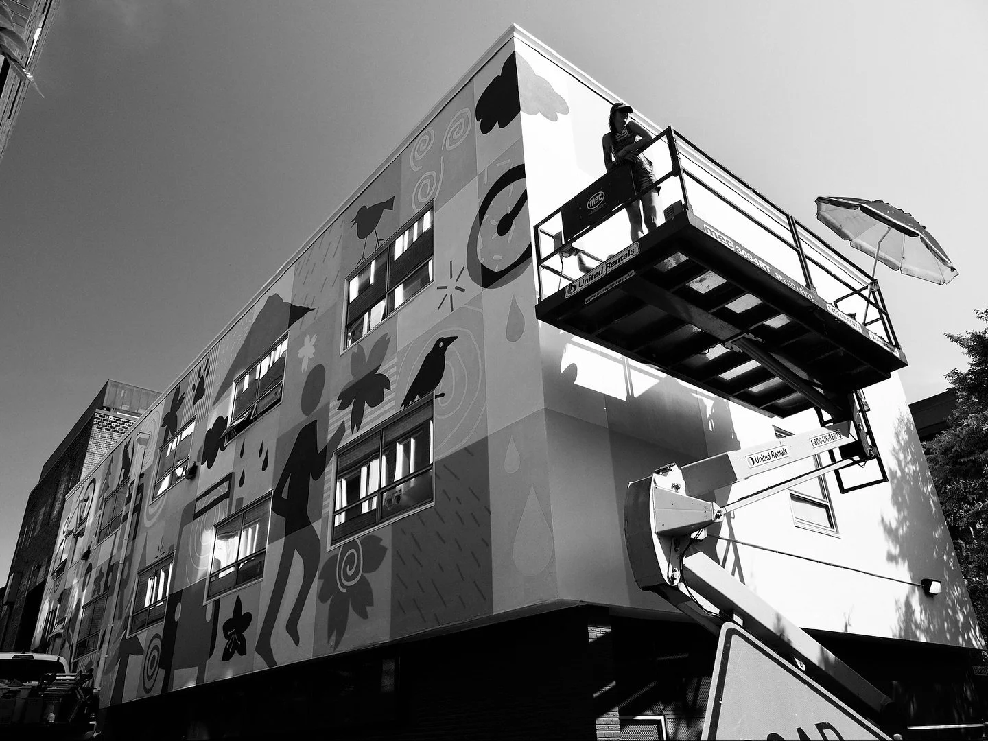 how to stay 15 days ahead of schedule: hire a baddy gaggle of gals who gets &lsquo;er done.
install by: @bonesandgold @chogisignpainting @kathleenfwarren @torikinn @purebonaventure 
design by: @_glgr_ 
first / 2nd 📷: leland warren 
other photos: 🤳?