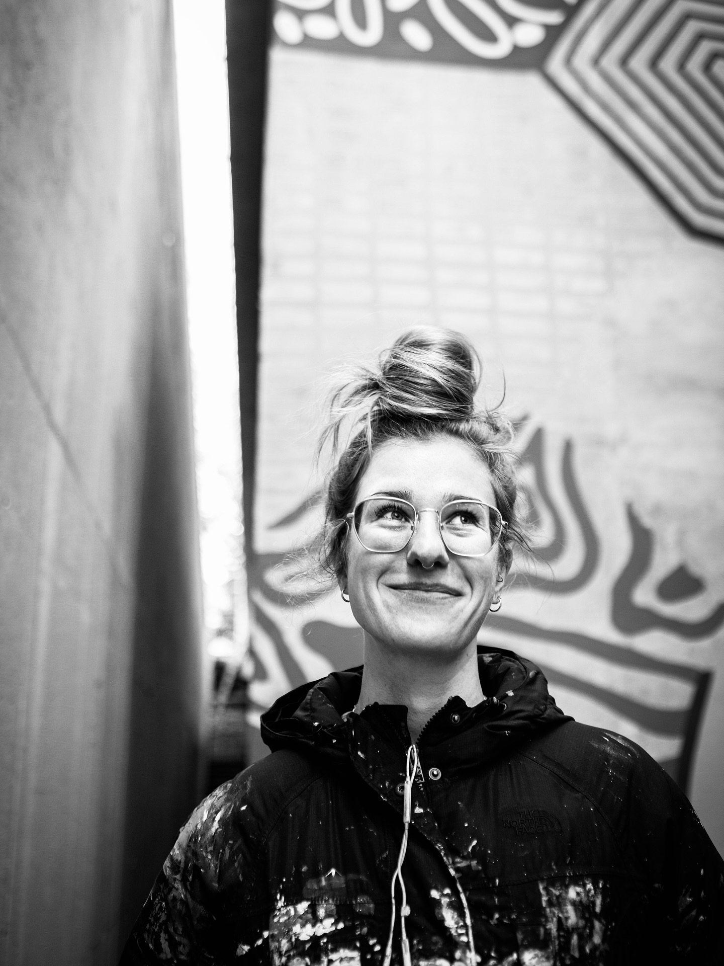 lina with the good bun ✨ on site for her latest mural for #overallcreative in bellevue! 

☺️ moment caught by: @austin_wil 
project for: johnson + carr
location: 228 106th place ne bellevue, wa