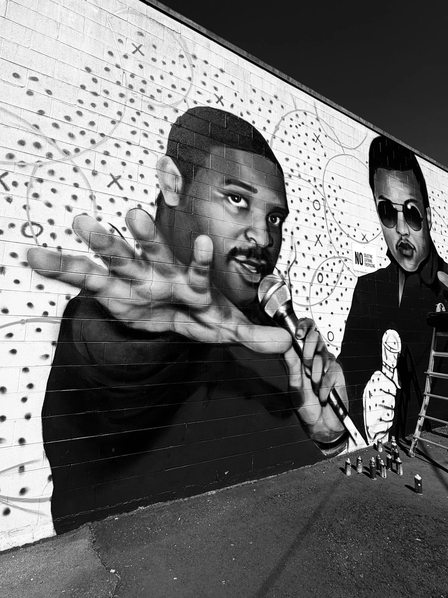 two stars are (re)born in #sodo - @desmondhansenart connecting the dots to commemorate these two #pnw hip-hop legends 🎤 @sirmixalot + nasty nes 🖤
📸: @austin_wil 
thanks @sodobia for all your in making this a reality! 
#hopecorpsmurals #overallcrea