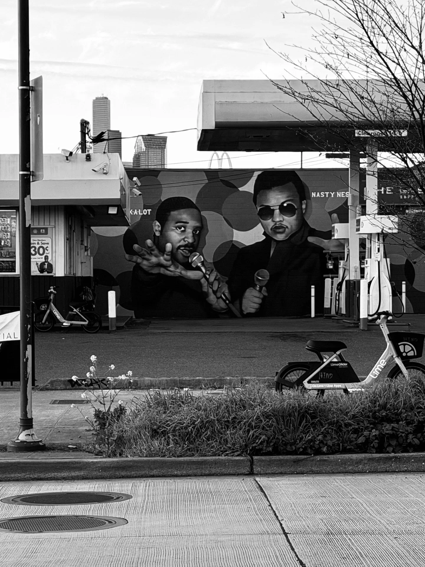 coolest hooptie wash in town? 4th ave s &amp; lander! 
@sirmixalot / nasty nes (muses) 
+ @desmondhansenart (artist) 👏🏾
thanks to bill bloxom, property owner with the most chill, who actually knew #nastynes &mdash; we live for a #kismet moment like