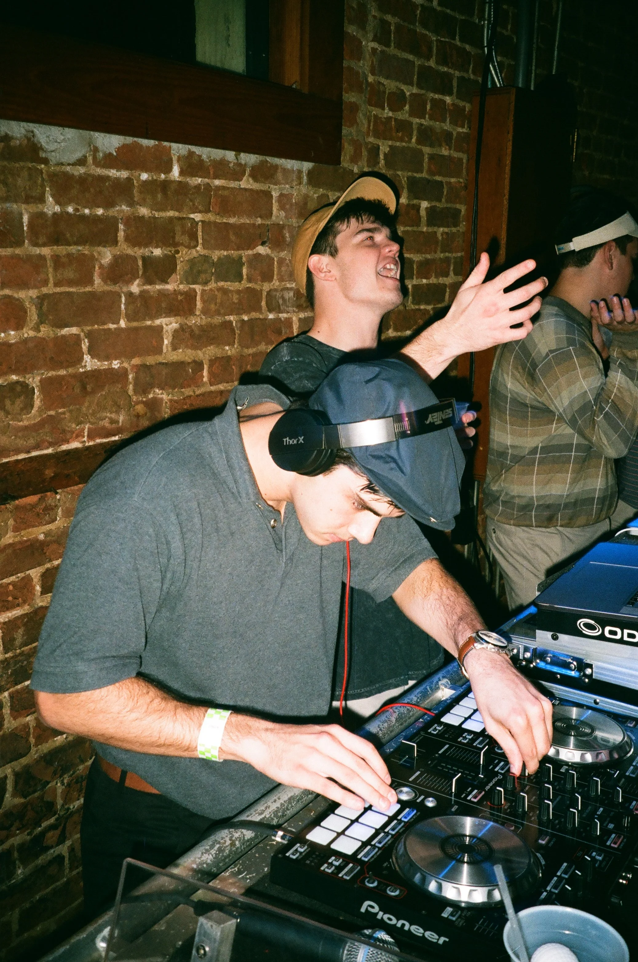 BradenNaquin-Photo-Friends-004.jpg