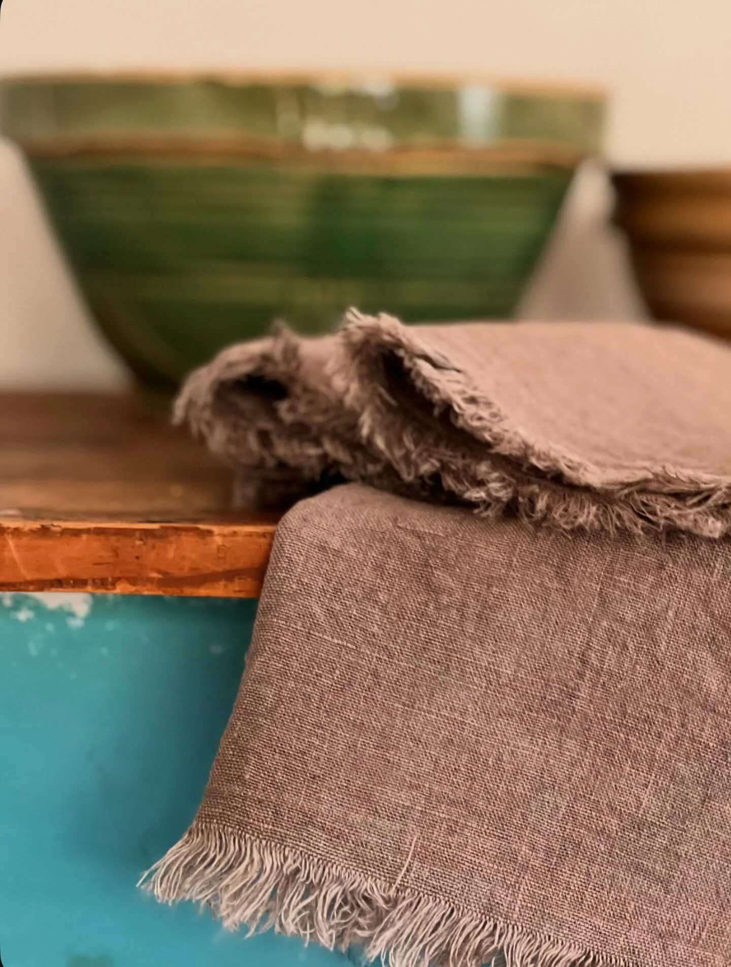 Recently dyed table linens for @thefarmhouseproject 
Organic linen dyed with walnuts.
.
.
.
.
.
.
.
#naturallydyed #linen #walnut #blackwalnut #collab #annualdye #Juglansnigra #easternblackwalnut #catskilldyer #organic #handdyed #tablelinen #naturald