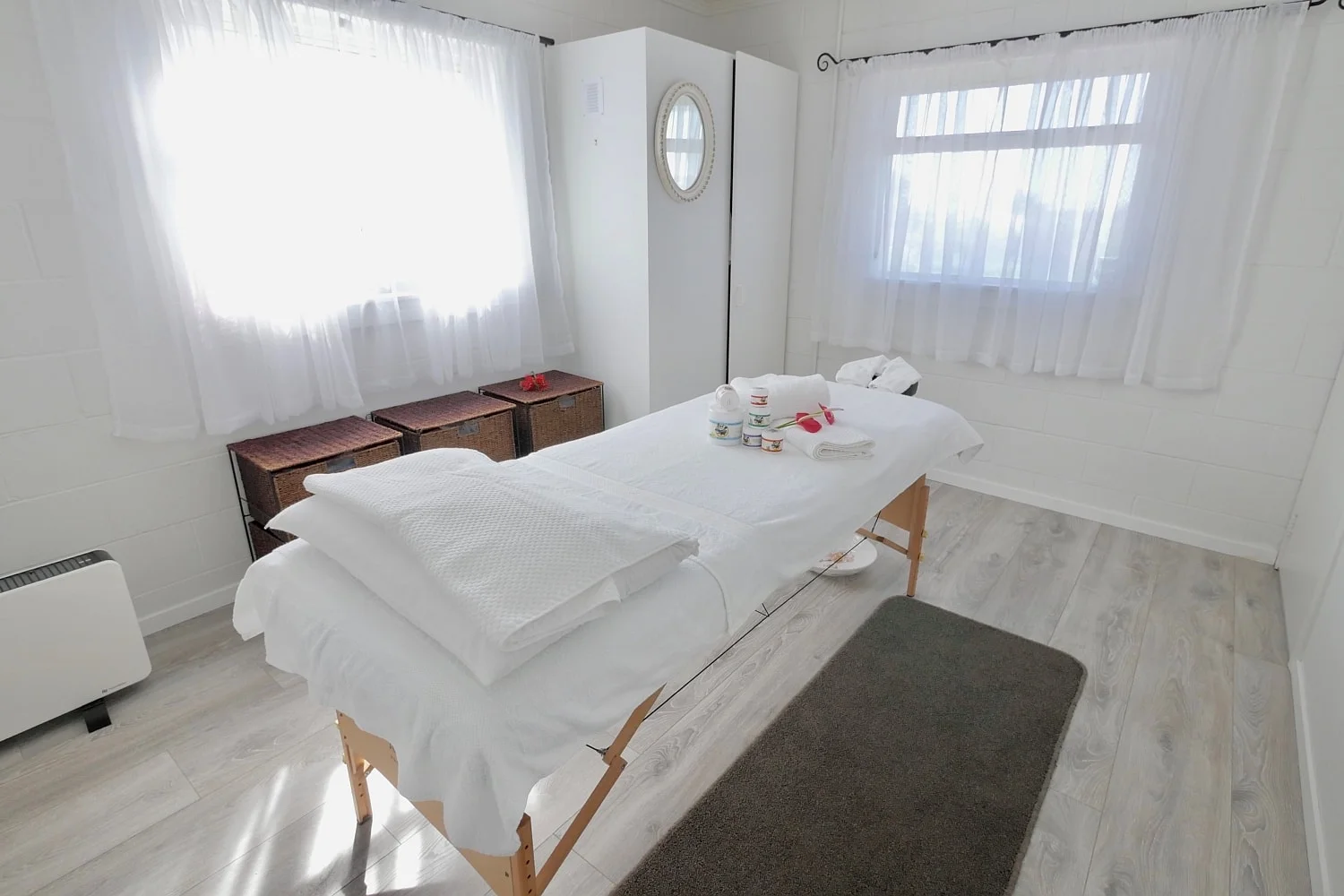 Treatment room 1500x1000-min.jpg